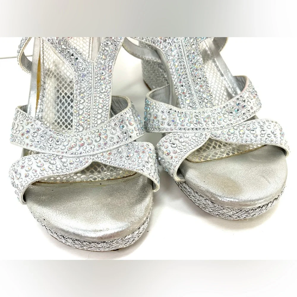 Gianni Bini‎ GB Girls Silver Jeweled Sandals Size 4M